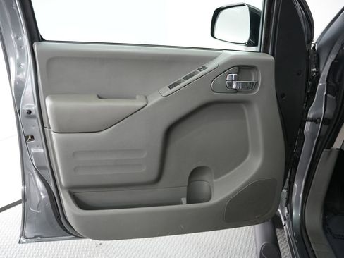 Used 2021 Nissan Frontier SV w/ Midnight Edition Floor Mats image 37