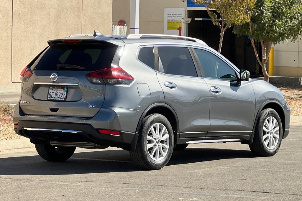 Used 2018 Nissan Rogue SV w/ Sun & Sound Touring Package FWD image 5