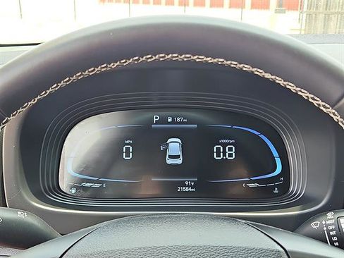 Used 2024 Hyundai Venue Limited FWD image 14