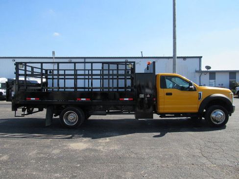 Used 2017 Ford F550 2WD Regular Cab Super Duty image 4