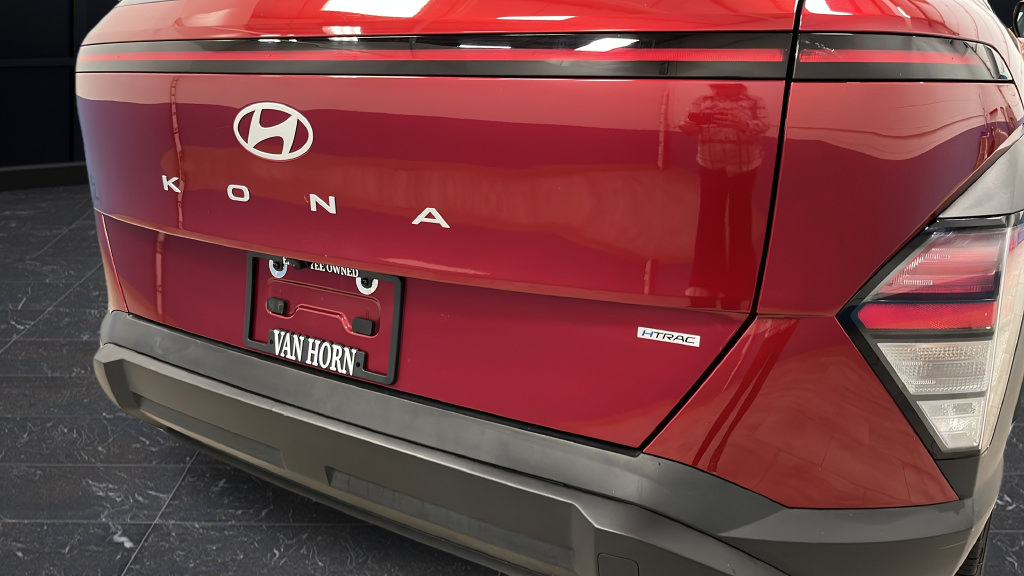 Used 2025 Hyundai Kona SEL AWD/4WD image 35