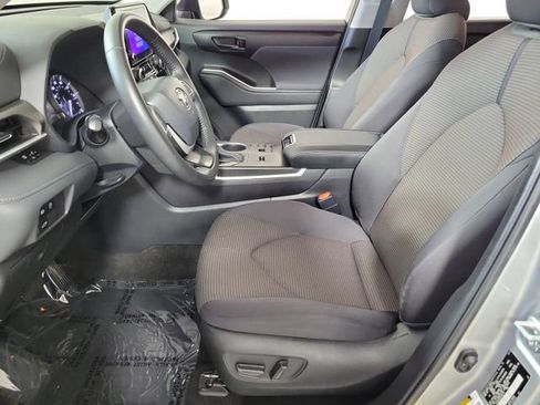 Used 2023 Toyota Highlander LE FWD image 20