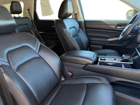 Certified 2025 Nissan Pathfinder SL image 15