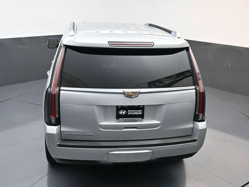 Used 2018 Cadillac Escalade Luxury image 22