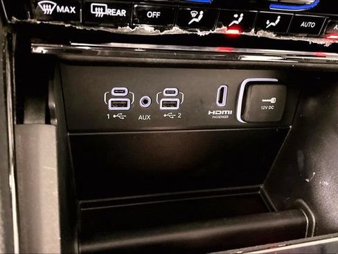 Used 2023 Jeep Grand Cherokee Limited w/ Black Appearance Package AWD/4WD image 15