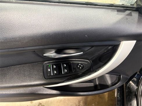 Used 2016 BMW 320i xDrive Sedan image 16