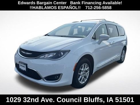 Used 2020 Chrysler Pacifica Touring-L FWD image 3