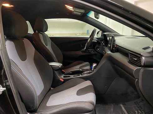 Used 2019 Hyundai Veloster 2.0 image 13