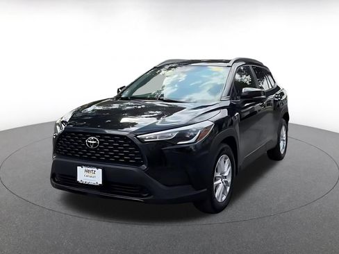 Used 2025 Toyota Corolla Cross LE image 6