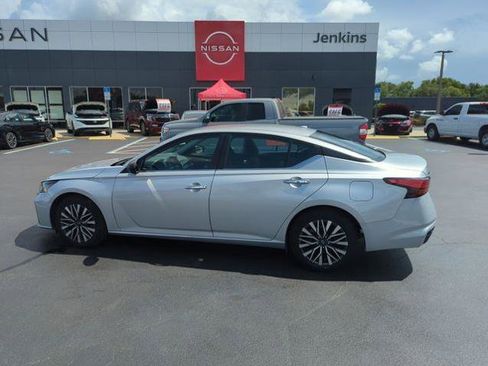 Certified 2024 Nissan Altima 2.5 SV FWD image 10