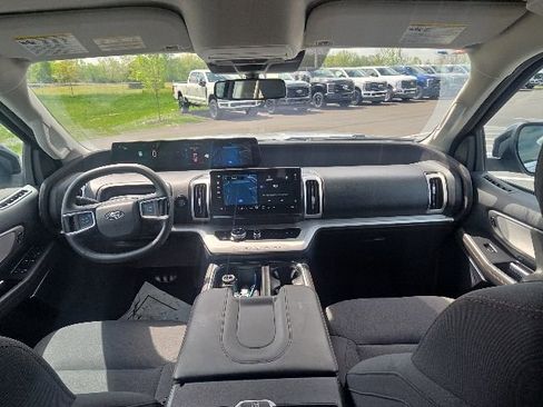 Used 2025 Ford Expedition Max Active AWD/4WD image 24