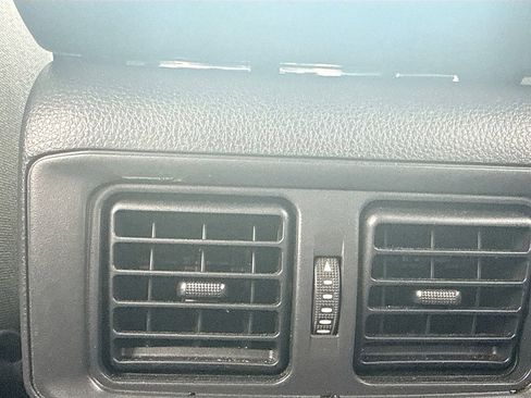 Used 2019 Toyota RAV4 XLE FWD image 28