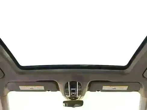 Used 2022 Porsche Cayenne Platinum Edition image 14