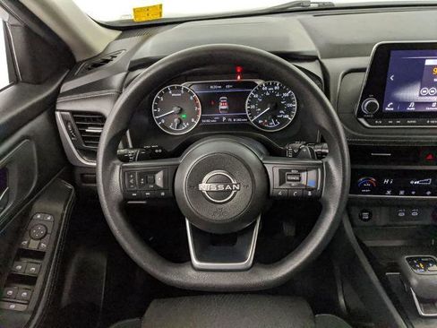Used 2024 Nissan Rogue SV image 10