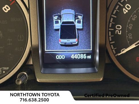 Used 2022 Toyota Tacoma TRD Sport image 9