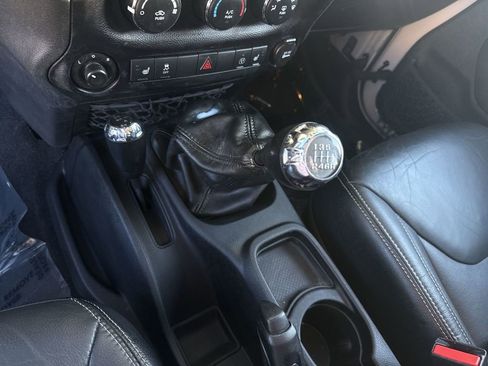 Used 2016 Jeep Wrangler Unlimited Rubicon image 20