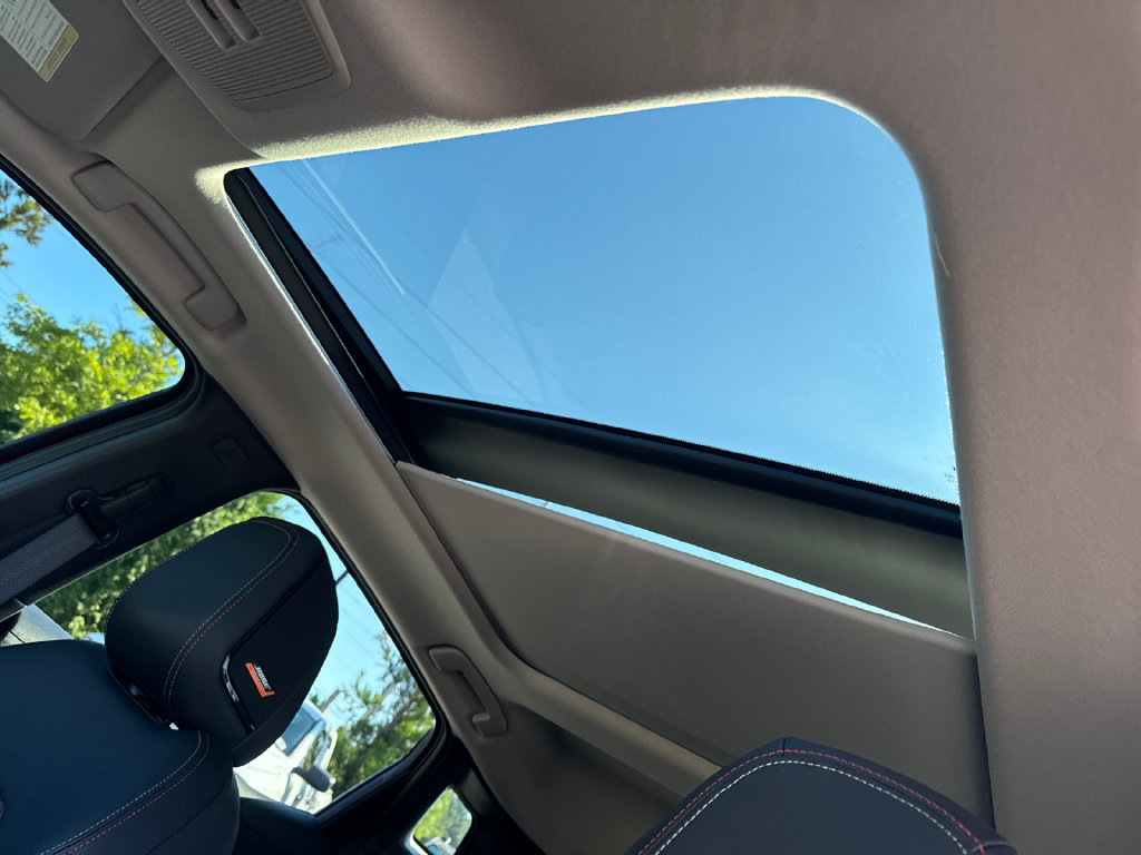 Used 2025 Nissan Kicks SR w/ SR Premium Package FWD image 31
