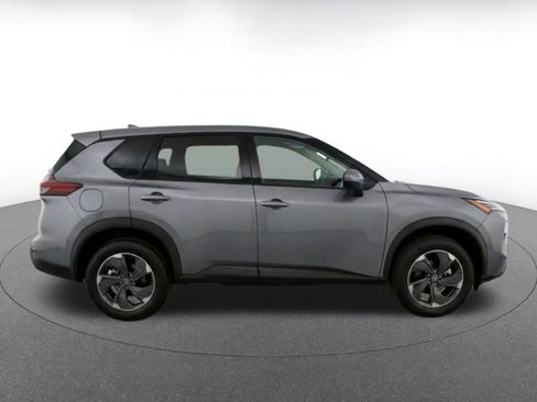 Used 2025 Nissan Rogue SV FWD image 10