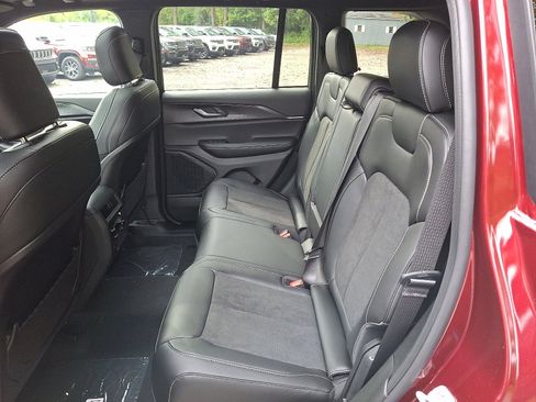 New 2025 Jeep Grand Cherokee Altitude image 6