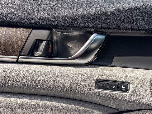 Used 2018 Honda Accord Touring image 44