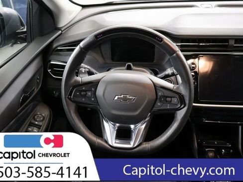 Used 2023 Chevrolet Bolt EUV Premier w/ Sun & Sound Package FWD image 17