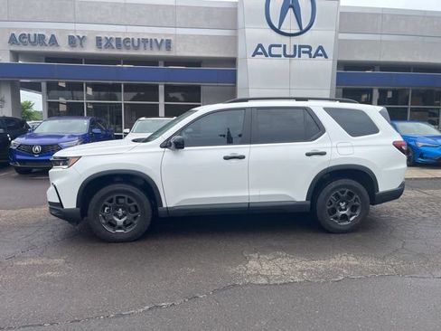 Used 2025 Honda Pilot TrailSport image 46