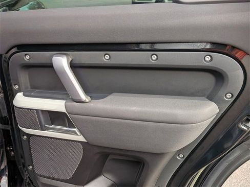 Used 2023 Land Rover Defender 110 X-Dynamic SE image 33