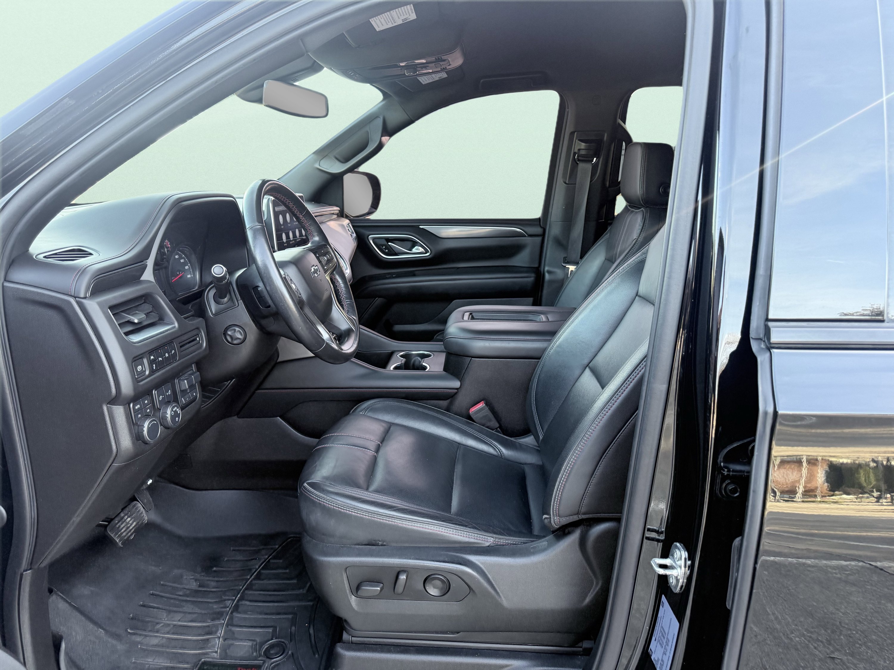 Used 2021 Chevrolet Suburban RST w/ Luxury Package AWD/4WD image 12