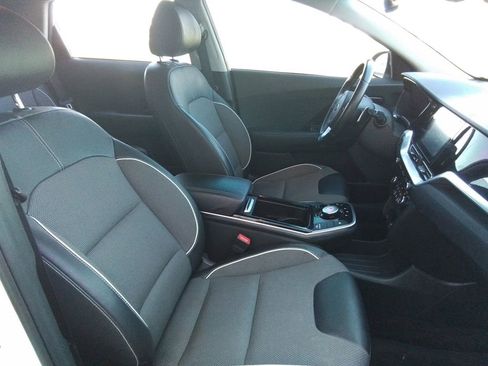 Used 2020 Kia Niro EX image 15