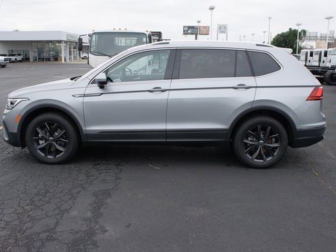 Used 2024 Volkswagen Tiguan SE image 6