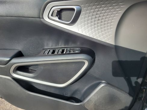 Used 2022 Kia Soul LX image 15