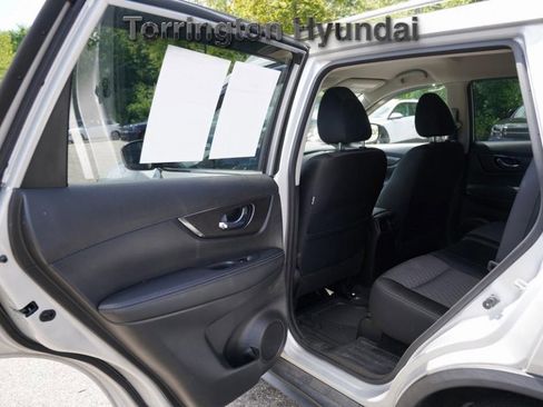 Used 2019 Nissan Rogue SV image 14