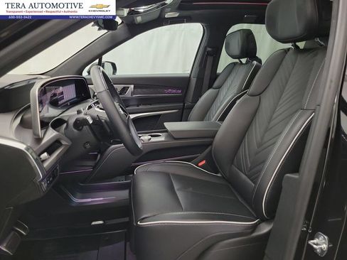 Certified 2026 Cadillac Vistiq Platinum w/ LPO, Floor Liner Package AWD/4WD image 8
