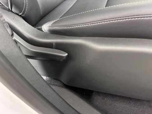 Used 2025 Chevrolet Traverse LT image 9