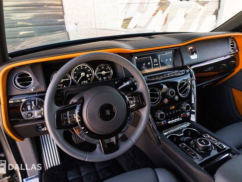 Used 2023 Rolls-Royce Cullinan w/ Cullinan Package image 23