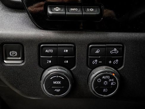 Used 2024 Chevrolet Silverado 1500 High Country w/ Technology Package image 39