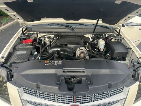 Used 2013 Cadillac Escalade Platinum AWD/4WD image 6