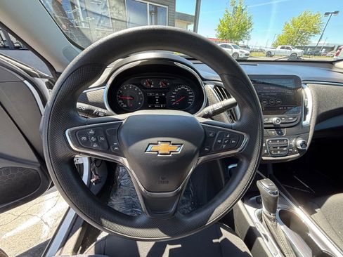 Used 2020 Chevrolet Malibu LT w/ Fleet LT Safety Plus Package FWD image 9