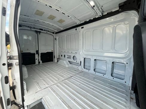 Used 2023 Ford E-Transit Medium Roof image 6