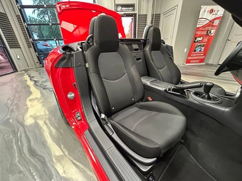 Used 2012 MAZDA MX-5 Miata Sport w/ Convenience Pkg RWD image 4