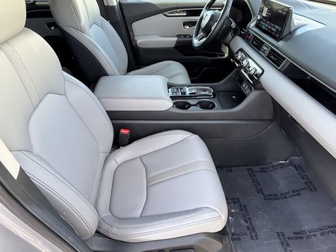 Certified 2025 Honda Pilot EX-L image 9