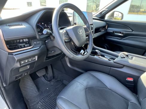 Used 2024 Toyota Grand Highlander Hybrid MAX Platinum image 17