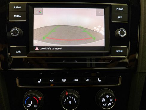Used 2018 Volkswagen GTI S FWD image 23