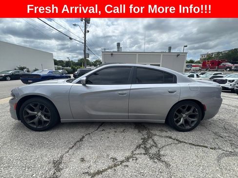 Used 2015 Dodge Charger SXT RWD image 22