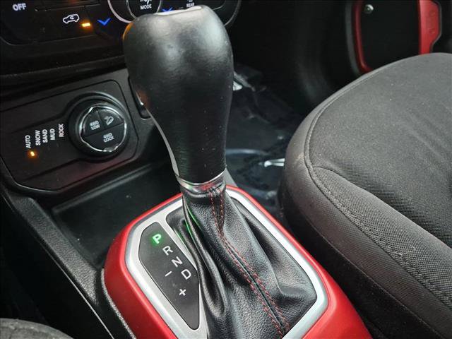 Used 2019 Jeep Renegade Trailhawk w/ LED Lighting Group AWD/4WD image 18