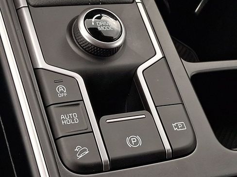 Used 2025 Kia Sorento LX FWD image 25