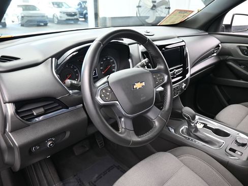 Used 2023 Chevrolet Traverse LT image 10