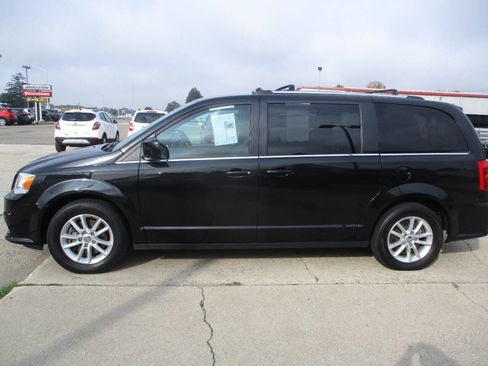 Used 2020 Dodge Grand Caravan SXT image 4