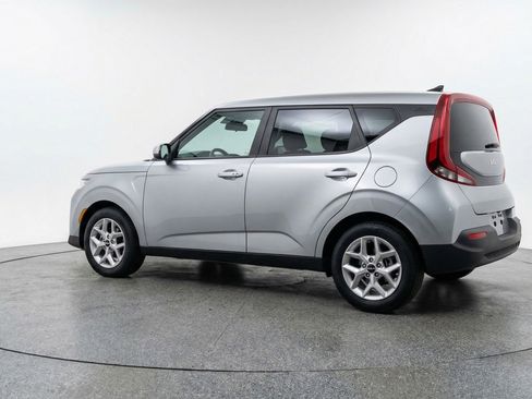 Used 2025 Kia Soul LX w/ LX Technology Package FWD image 6