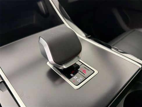 Certified 2026 Land Rover Range Rover Velar Dynamic SE AWD/4WD image 16
